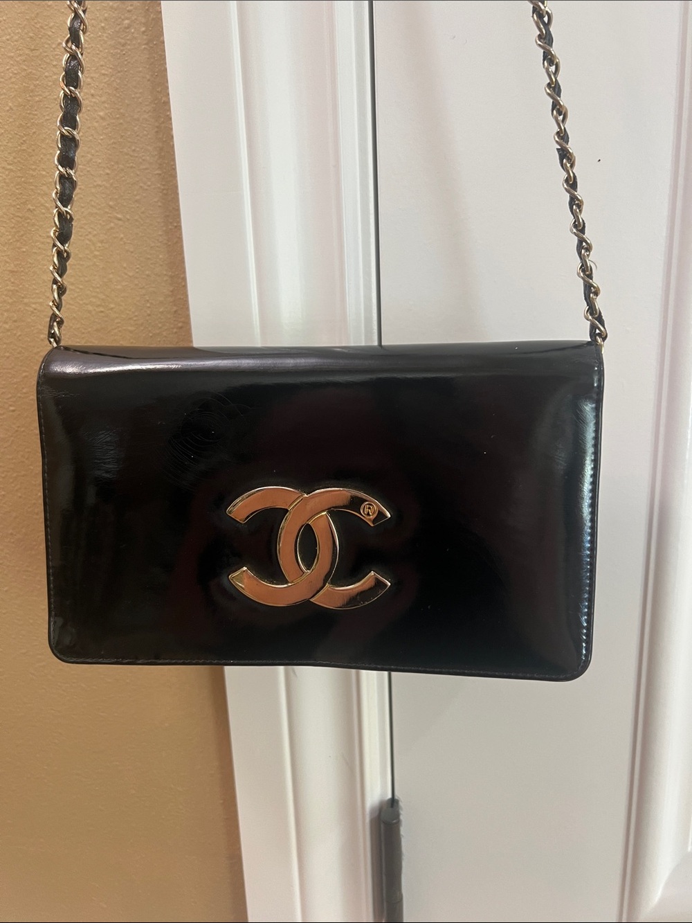 VINTAGE CC Black Patent Leather Chain Shoulder Bag Lots of wear inside see pics